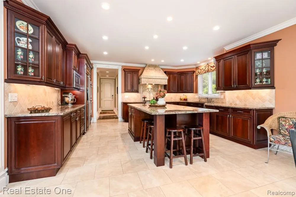 2737 Pebble Beach Drive Oakland Charter Township, MI 48363