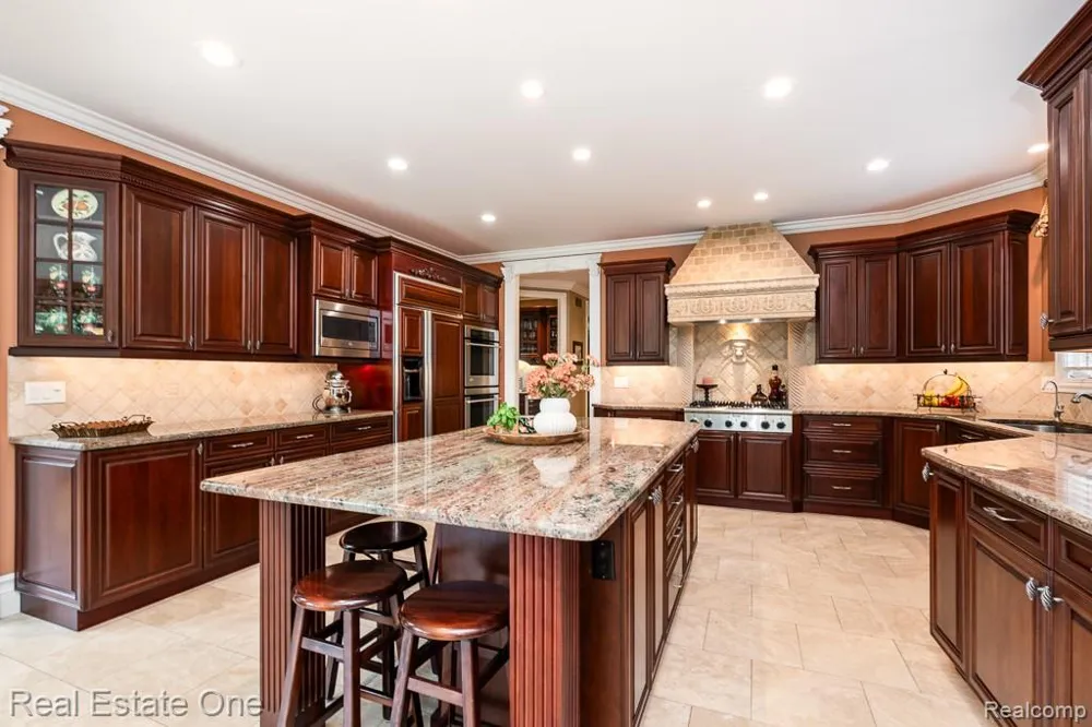 2737 Pebble Beach Drive Oakland Charter Township, MI 48363