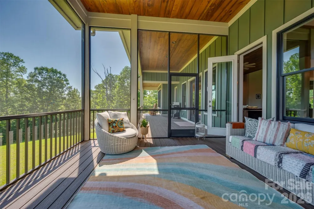 398 Mapleton Lane Columbus, NC 28722