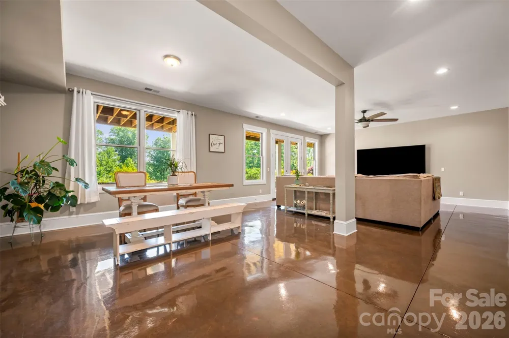 398 Mapleton Lane Columbus, NC 28722