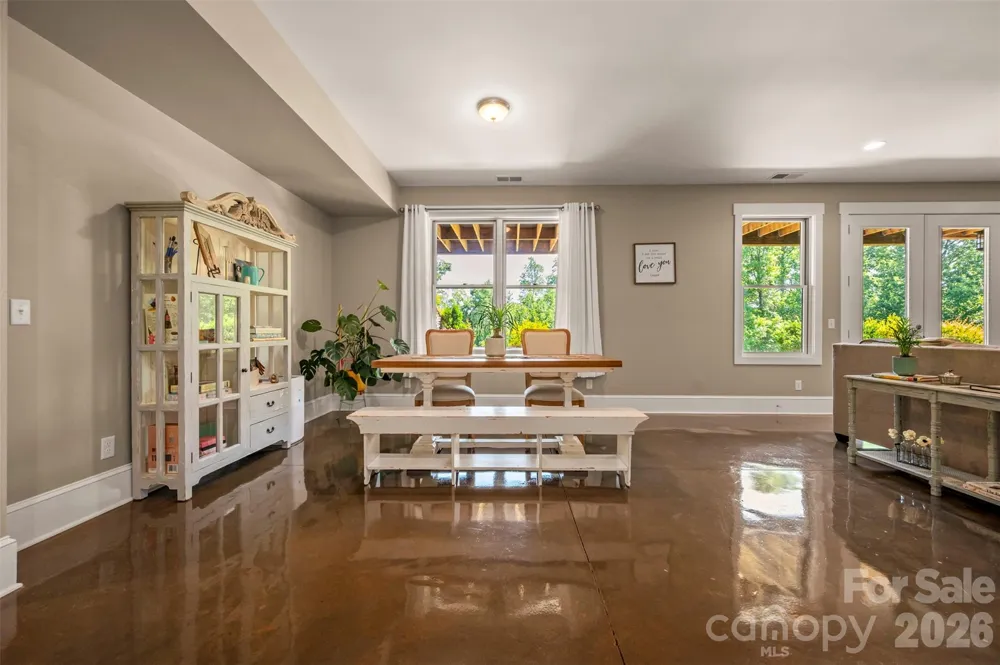398 Mapleton Lane Columbus, NC 28722