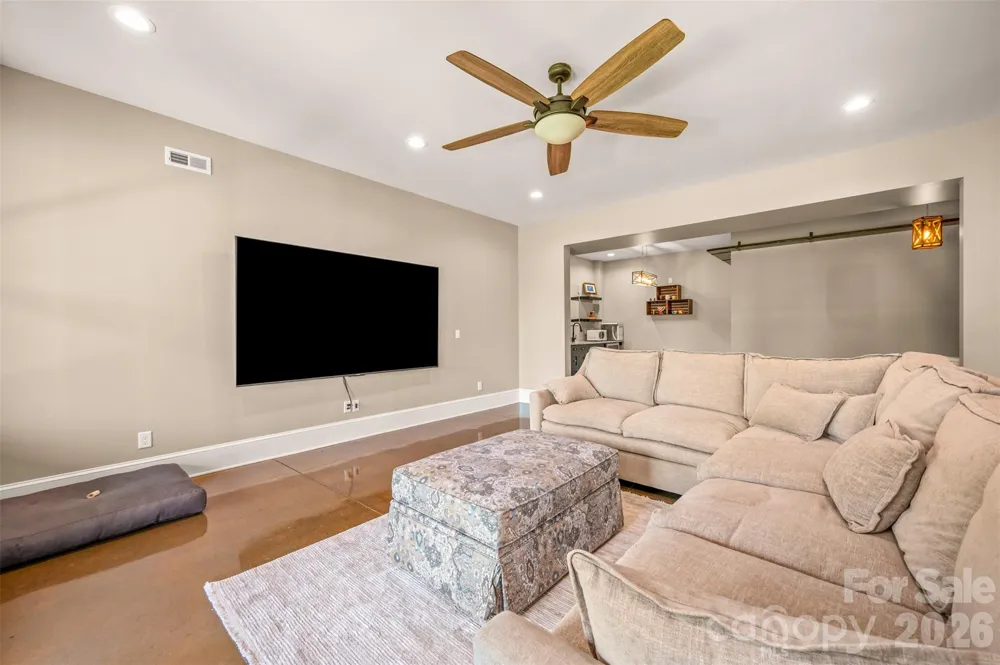 398 Mapleton Lane Columbus, NC 28722