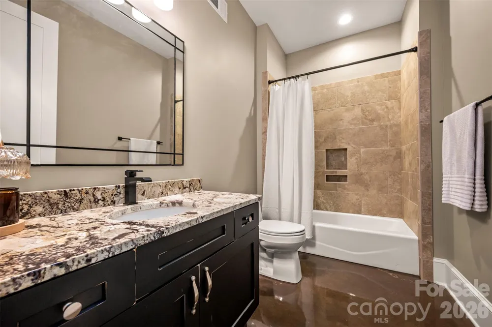 398 Mapleton Lane Columbus, NC 28722