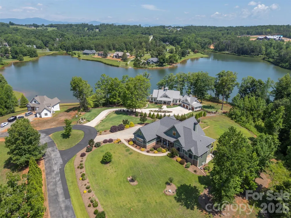 398 Mapleton Lane Columbus, NC 28722