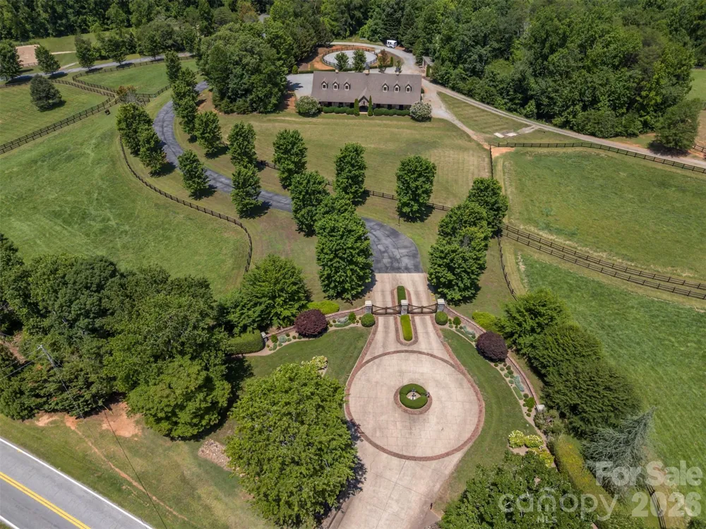 398 Mapleton Lane Columbus, NC 28722