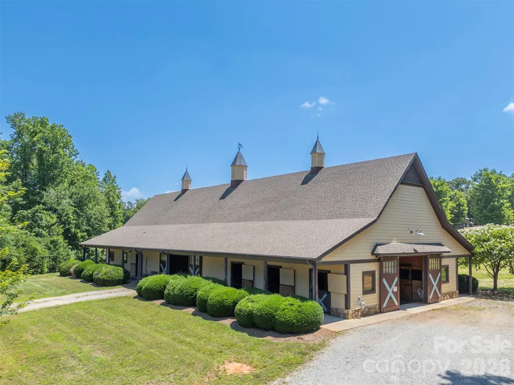 398 Mapleton Lane Columbus, NC 28722