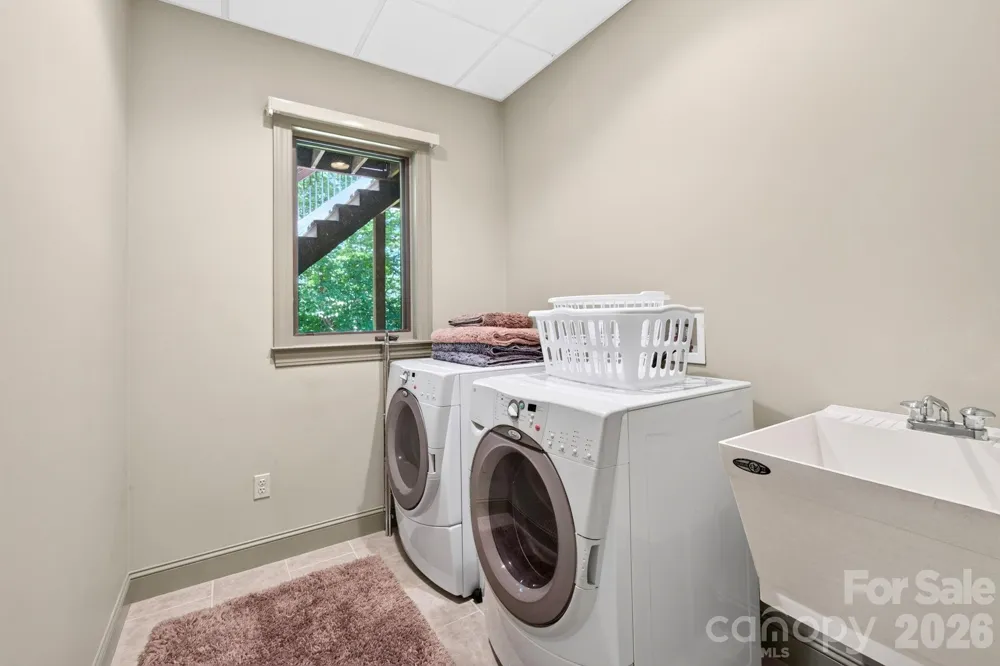 25 Whitaker View Road Fairview, NC 28730