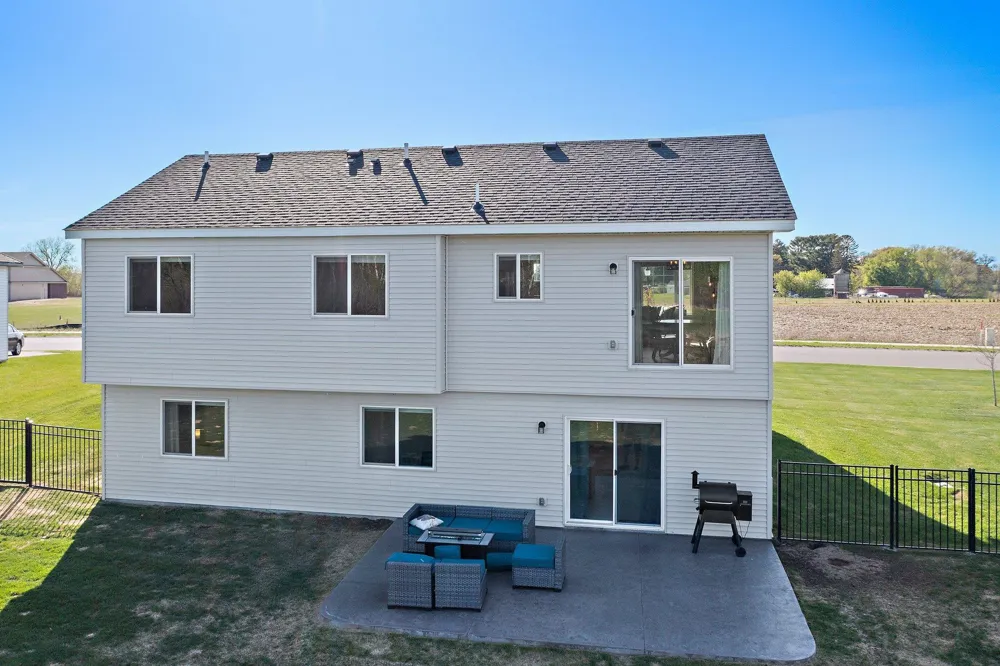 1120 7th Avenue NE Isanti, MN 55040