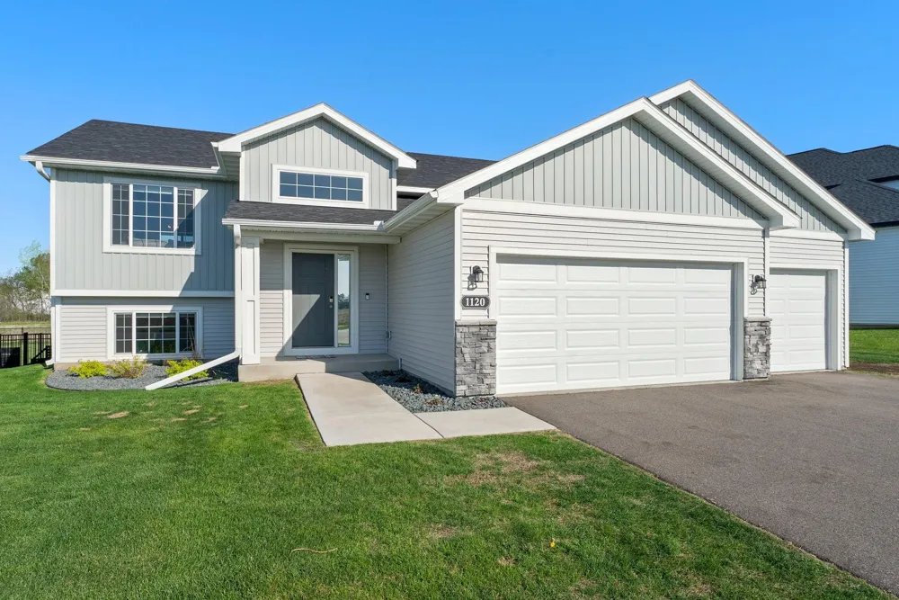1120 7th Avenue NE Isanti, MN 55040