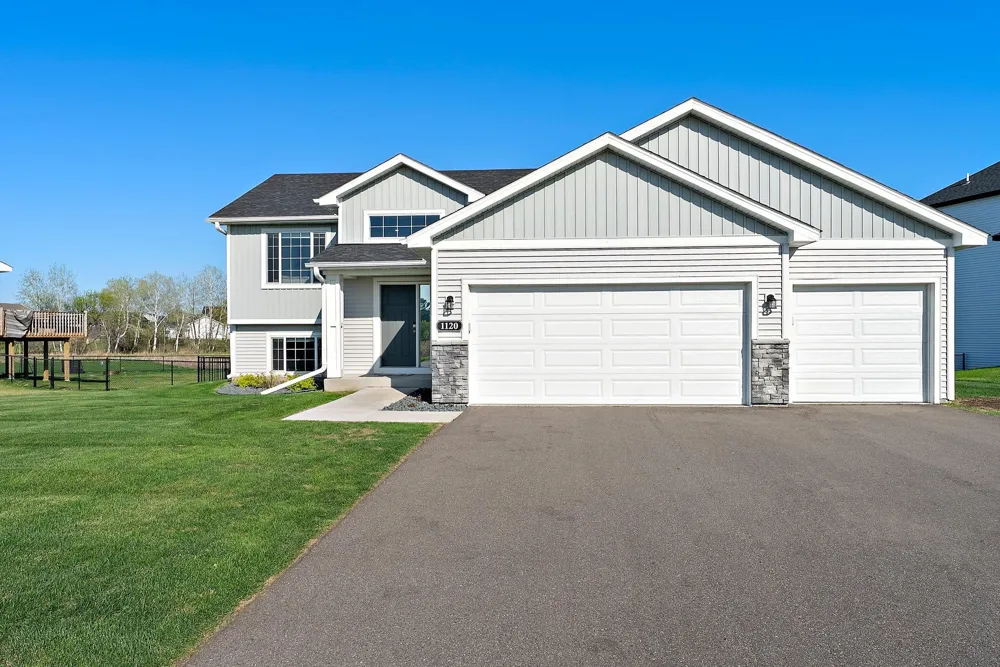 1120 7th Avenue NE Isanti, MN 55040
