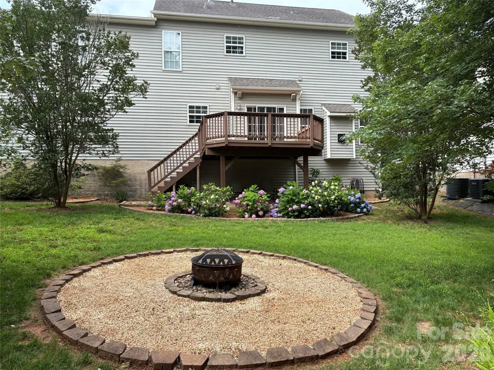 12025 Harmon Lane Pineville, NC 28134