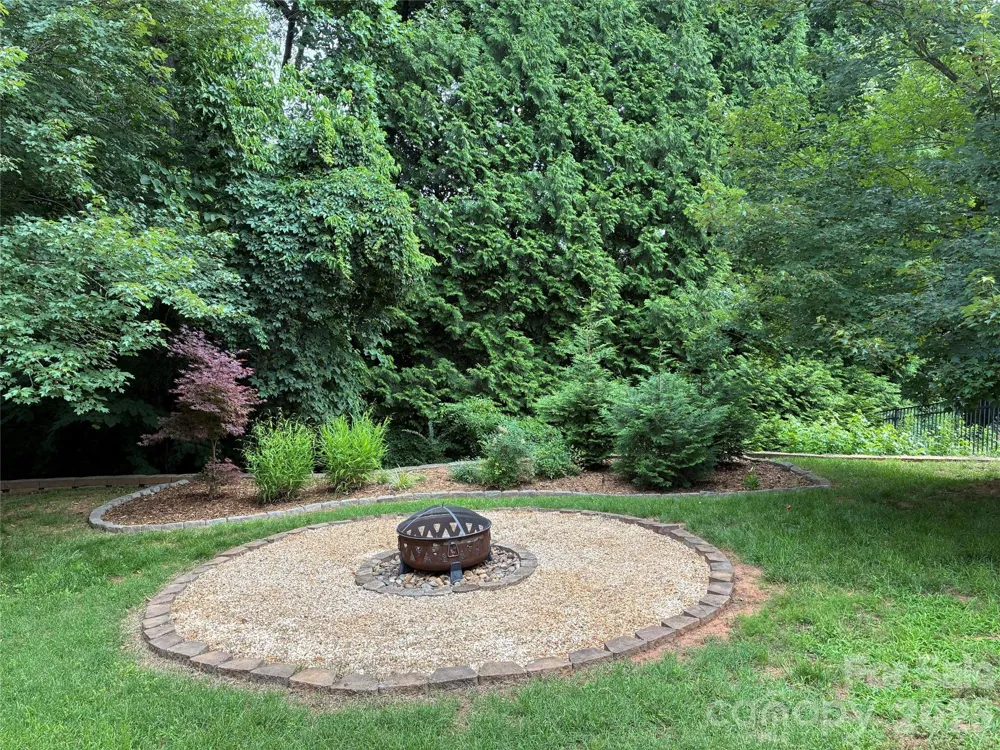 12025 Harmon Lane Pineville, NC 28134