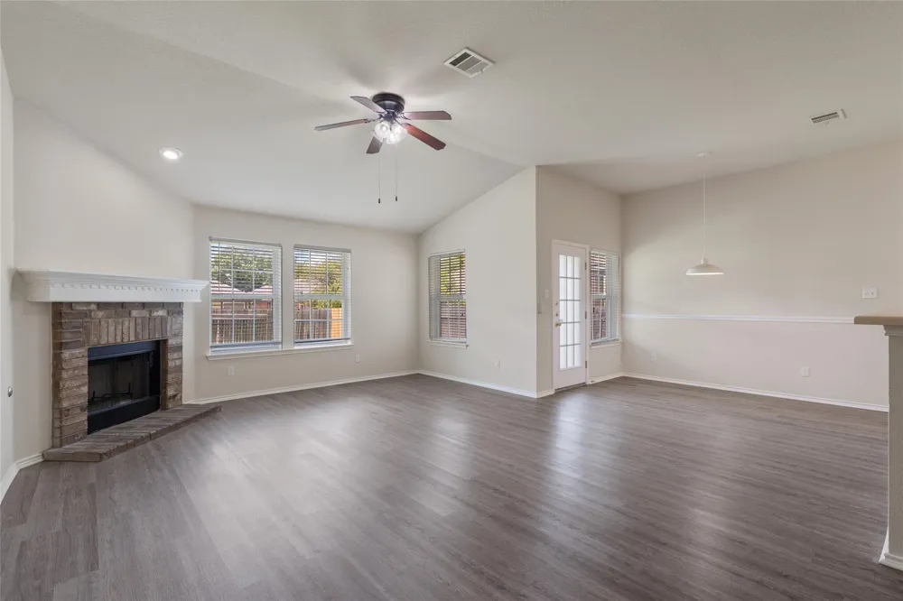3924 Links Lane Round Rock, TX 78664