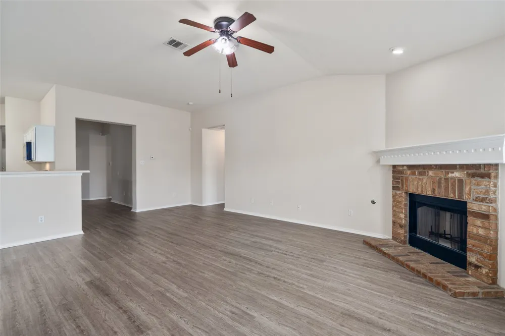 3924 Links Lane Round Rock, TX 78664