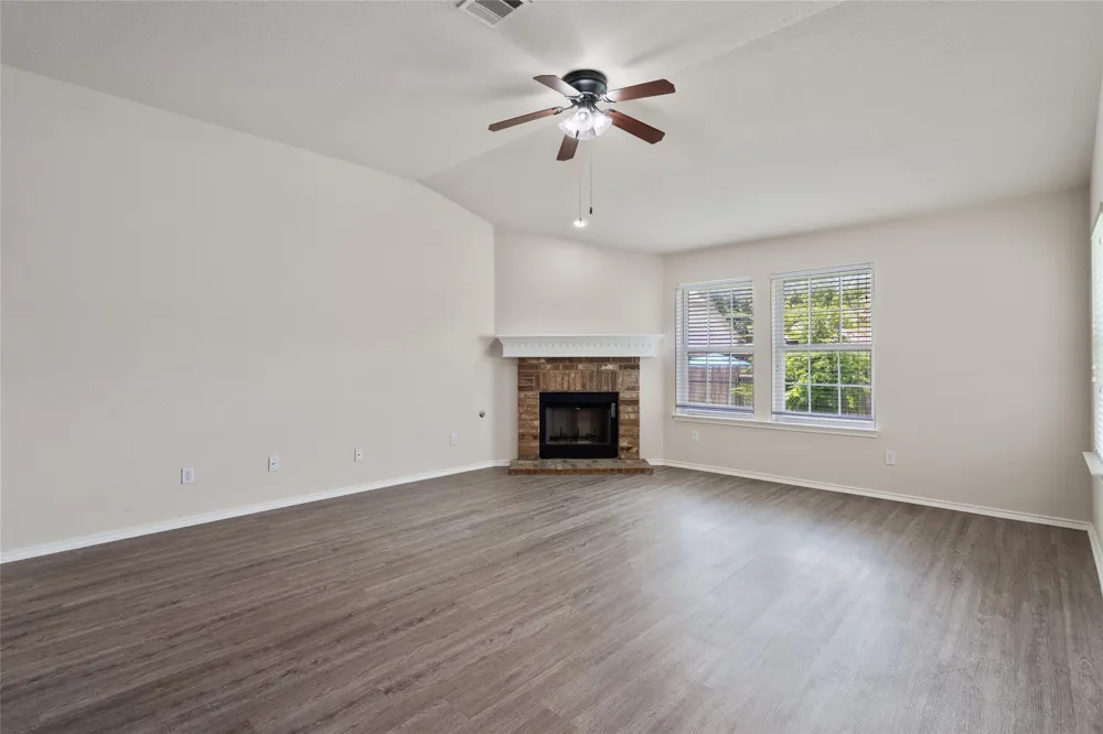 3924 Links Lane Round Rock, TX 78664