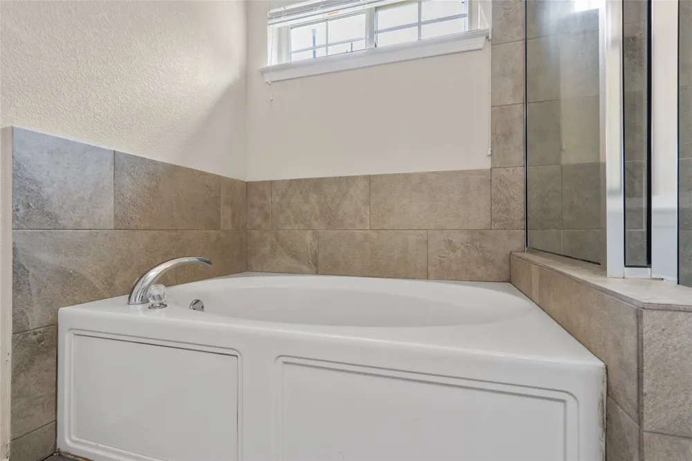 3924 Links Lane Round Rock, TX 78664