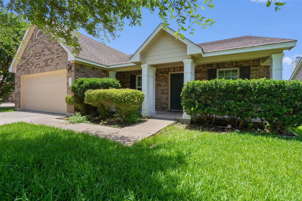 3924 Links Lane Round Rock, TX 78664