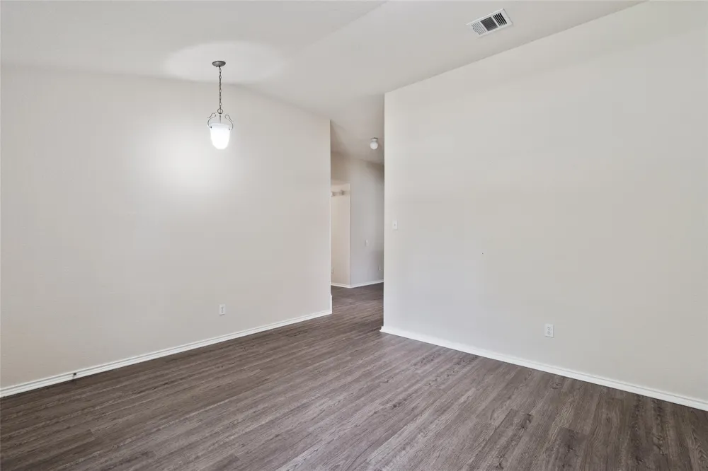 3924 Links Lane Round Rock, TX 78664