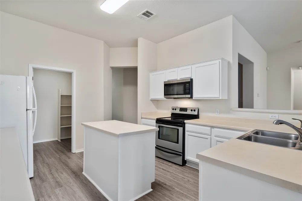3924 Links Lane Round Rock, TX 78664