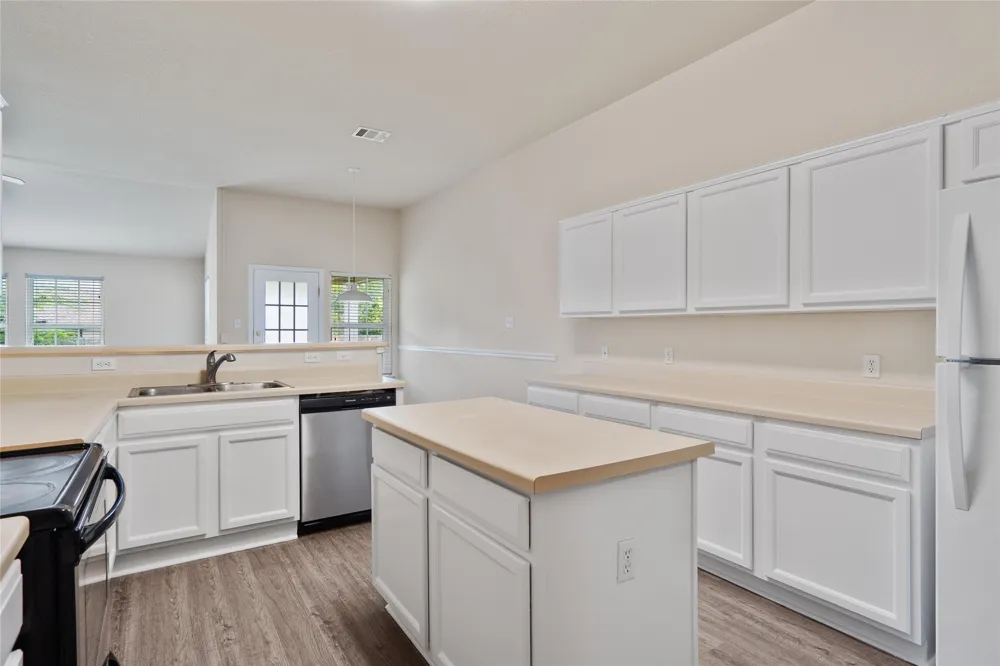 3924 Links Lane Round Rock, TX 78664