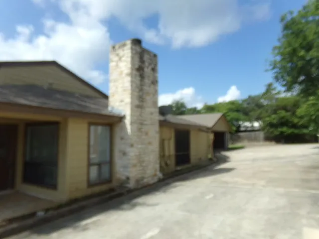 295 Mooring Circle #B Lakeway, TX 78734