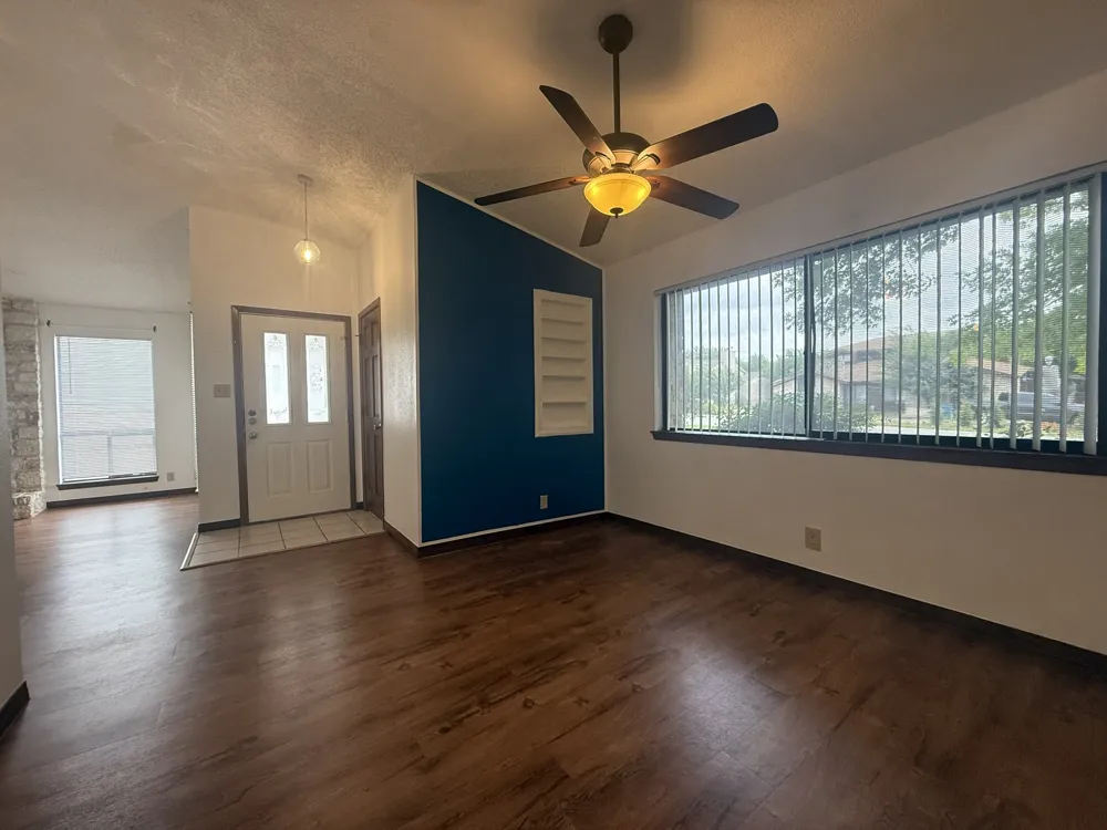 295 Mooring Circle #B Lakeway, TX 78734