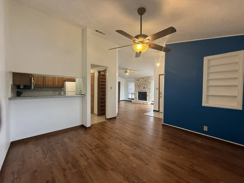 295 Mooring Circle #B Lakeway, TX 78734