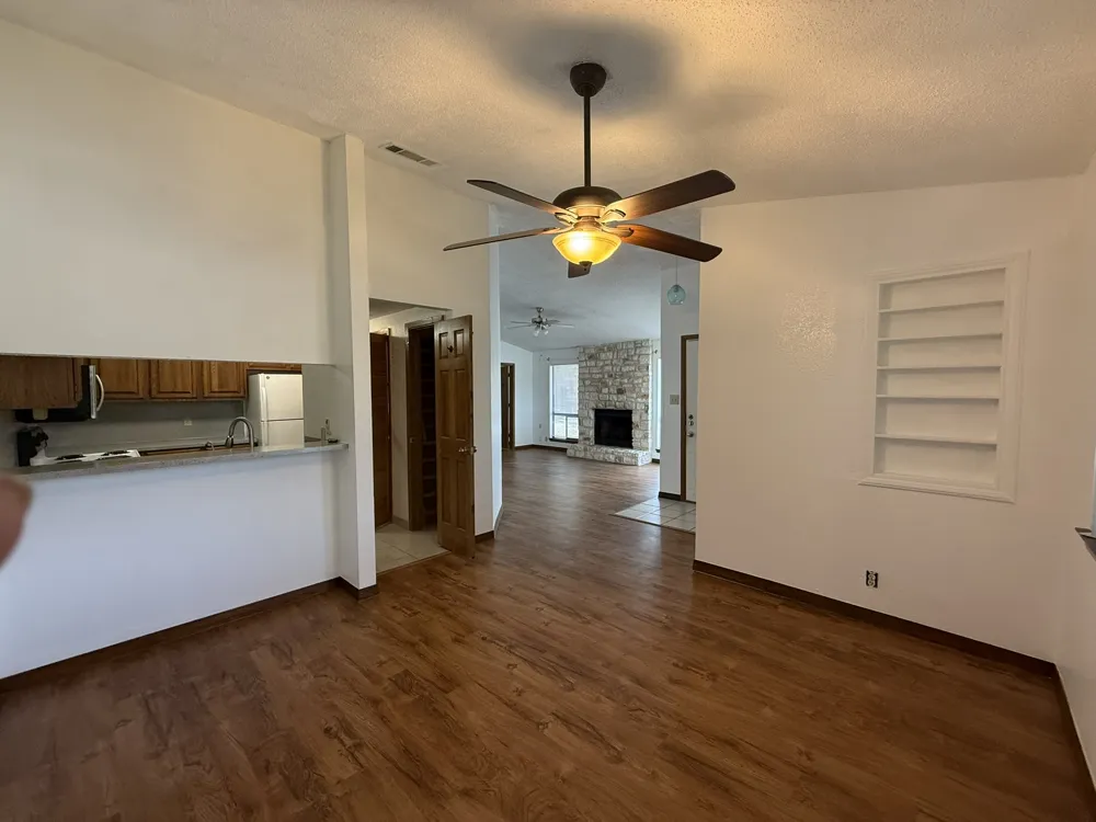 295 Mooring Circle #B Lakeway, TX 78734