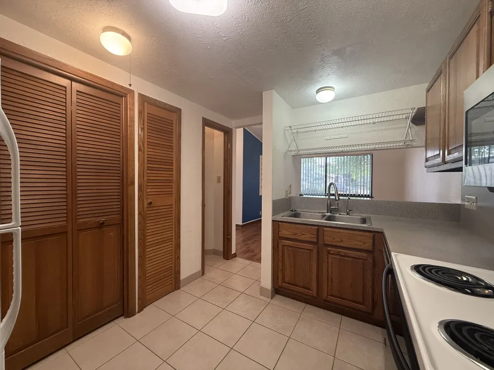 295 Mooring Circle #B Lakeway, TX 78734