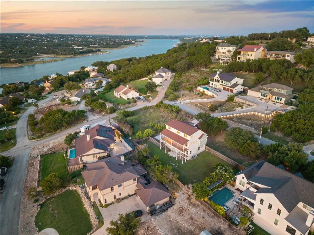 406 Rogart Drive Spicewood, TX 78669