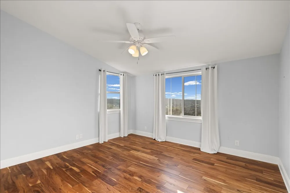 406 Rogart Drive Spicewood, TX 78669