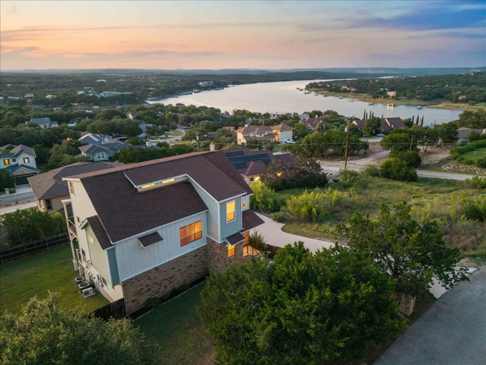 406 Rogart Drive Spicewood, TX 78669