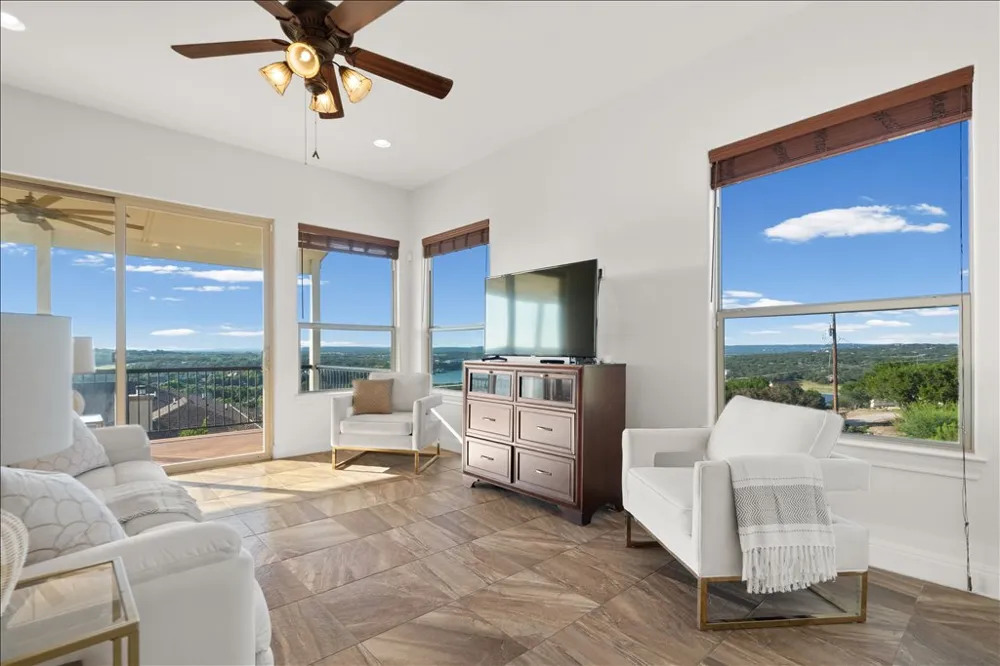 406 Rogart Drive Spicewood, TX 78669