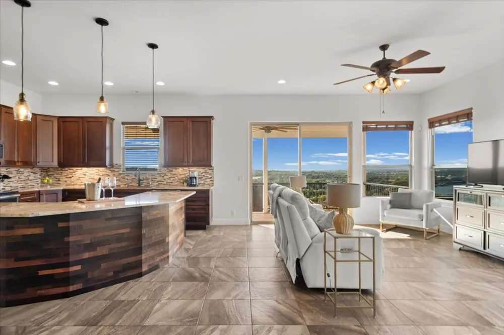 406 Rogart Drive Spicewood, TX 78669
