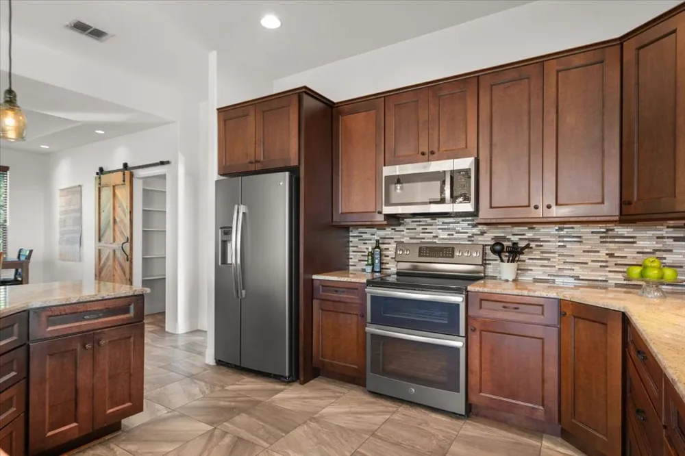 406 Rogart Drive Spicewood, TX 78669
