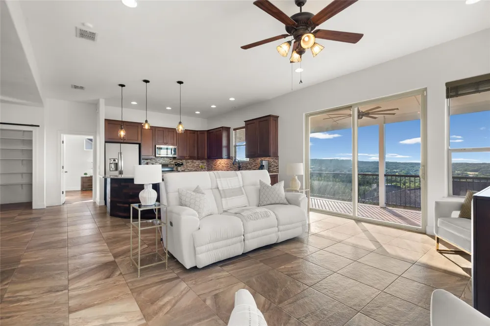 406 Rogart Drive Spicewood, TX 78669