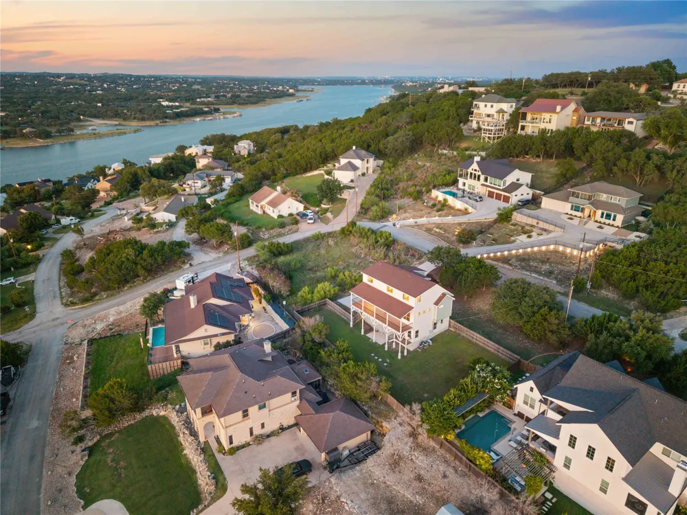 406 Rogart Drive Spicewood, TX 78669