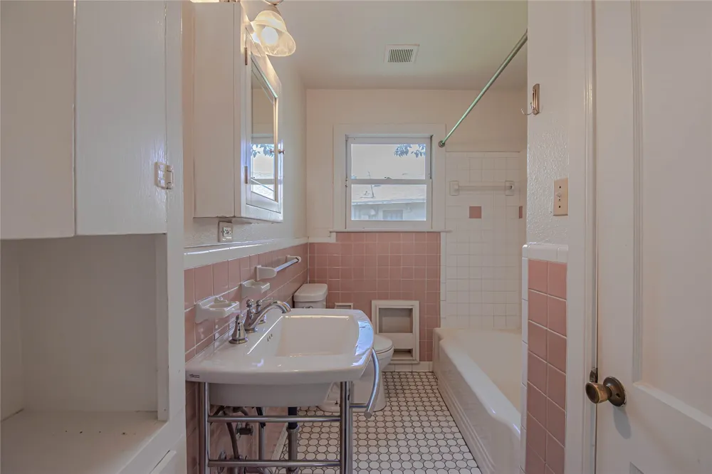 1202 Norwood Road Austin, TX 78722