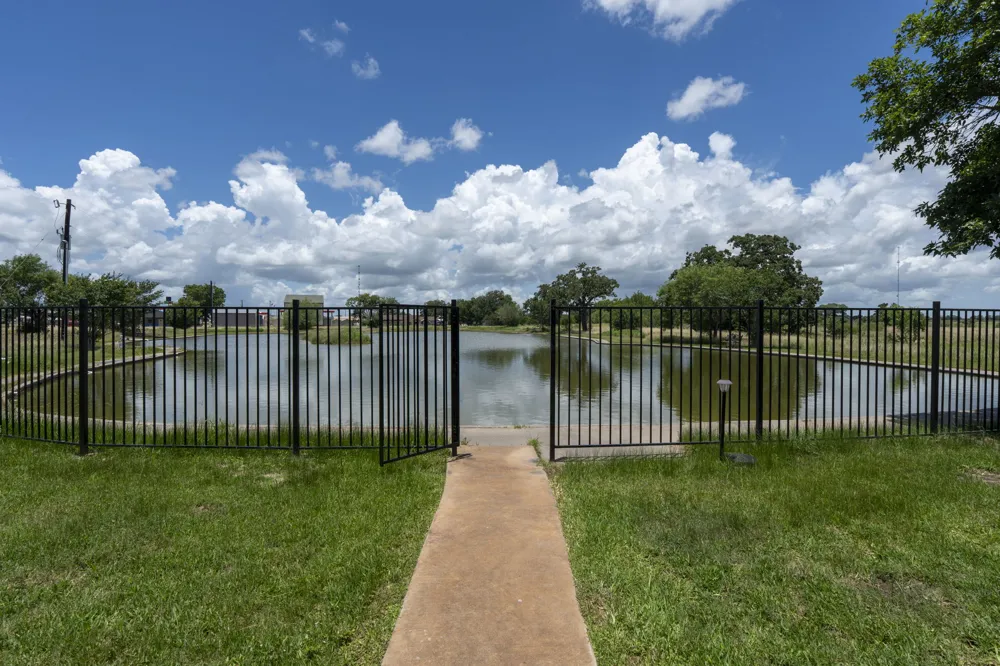 3345 E Austin Street Giddings, TX 78942
