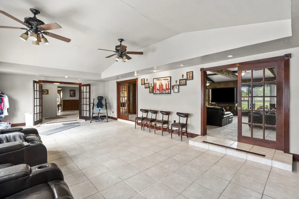 3345 E Austin Street Giddings, TX 78942