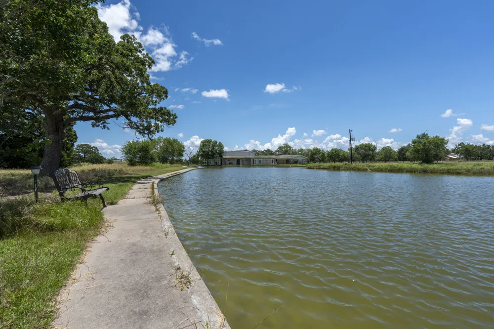 3345 E Austin Street Giddings, TX 78942