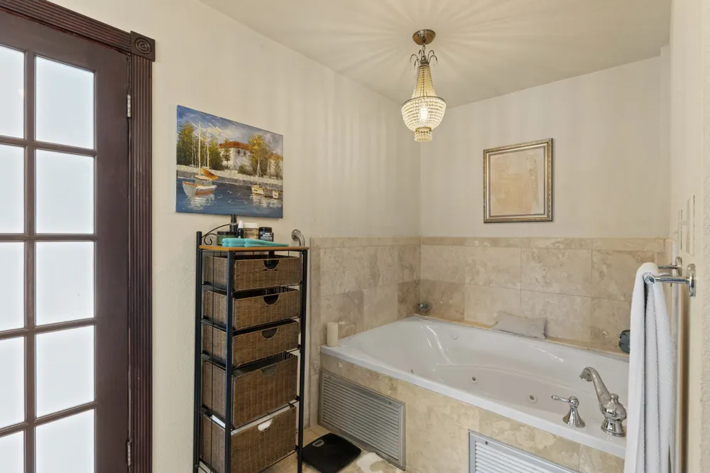 3345 E Austin Street Giddings, TX 78942