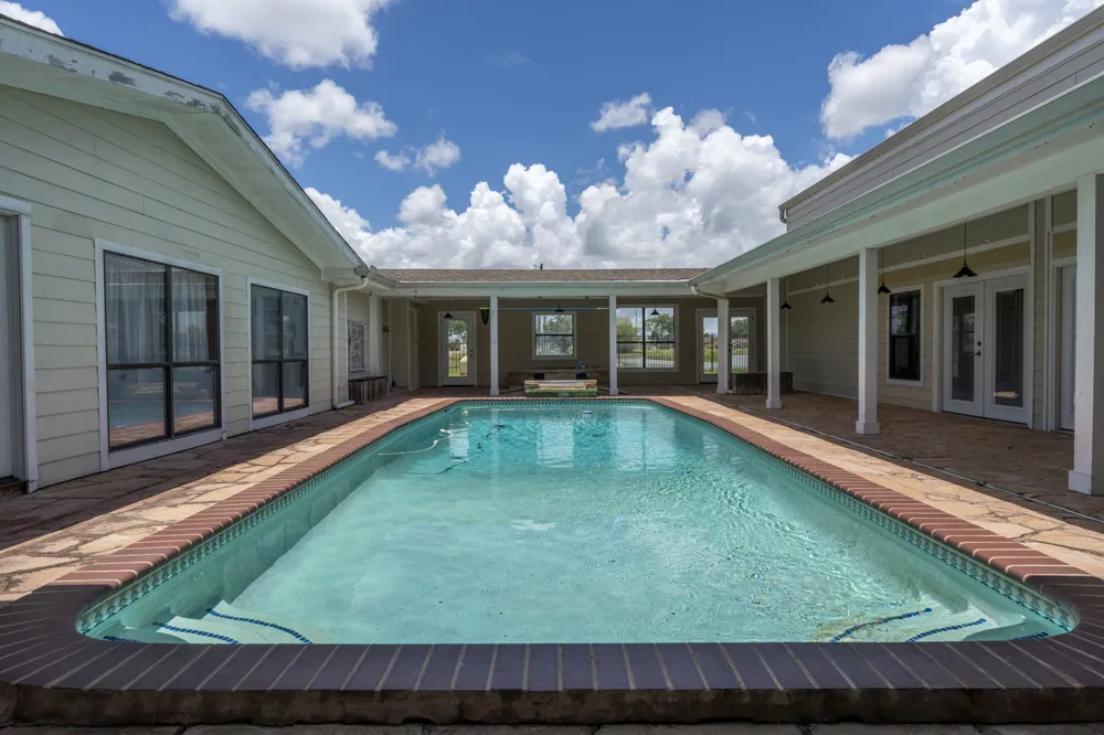 3345 E Austin Street Giddings, TX 78942