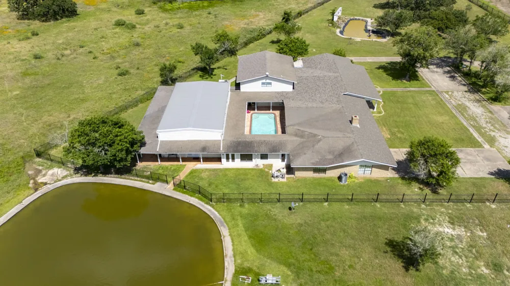 3345 E Austin Street Giddings, TX 78942