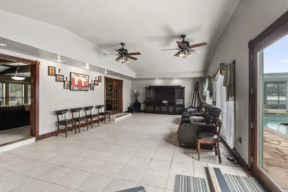 3345 E Austin Street Giddings, TX 78942