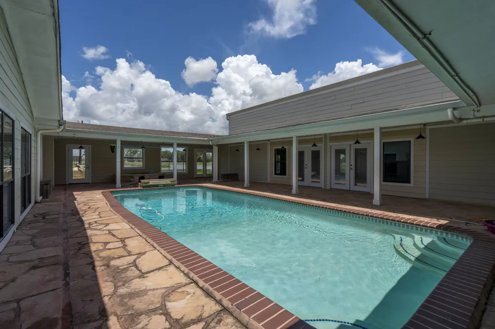 3345 E Austin Street Giddings, TX 78942