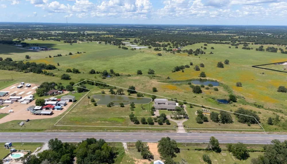 3345 E Austin Street Giddings, TX 78942