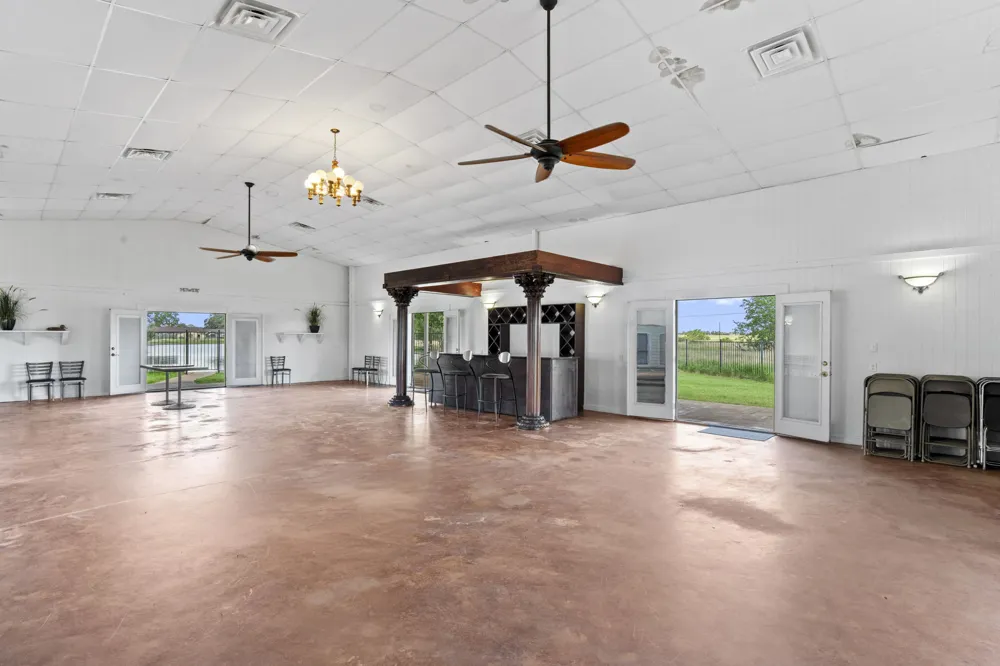 3345 E Austin Street Giddings, TX 78942