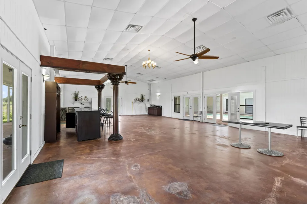 3345 E Austin Street Giddings, TX 78942