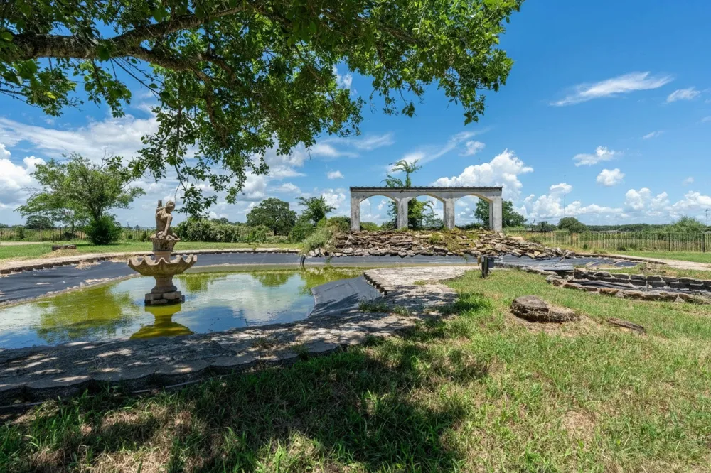 3345 E Austin Street Giddings, TX 78942